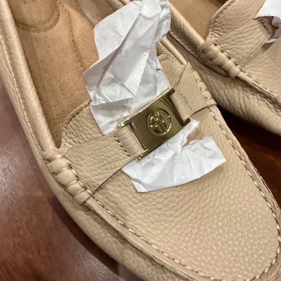NIB Giani Bernini Dailyn Beige Memory Foam Leather Loafers Size 8m - Picture 2 of 7